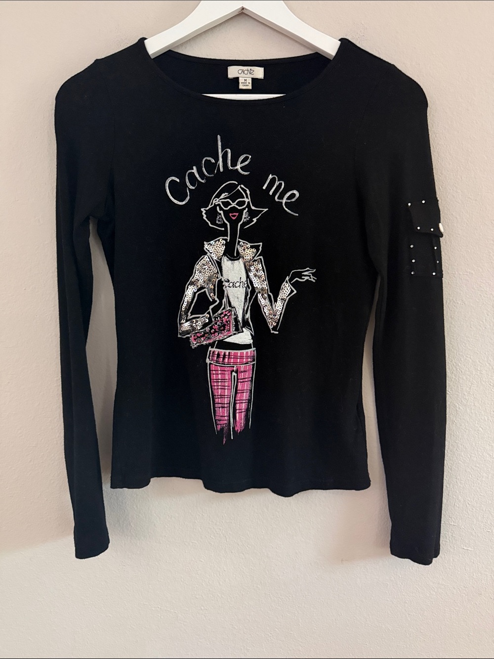 Cache Black Long-Sleeve Graphic Tee with Pink Accents - PH1006